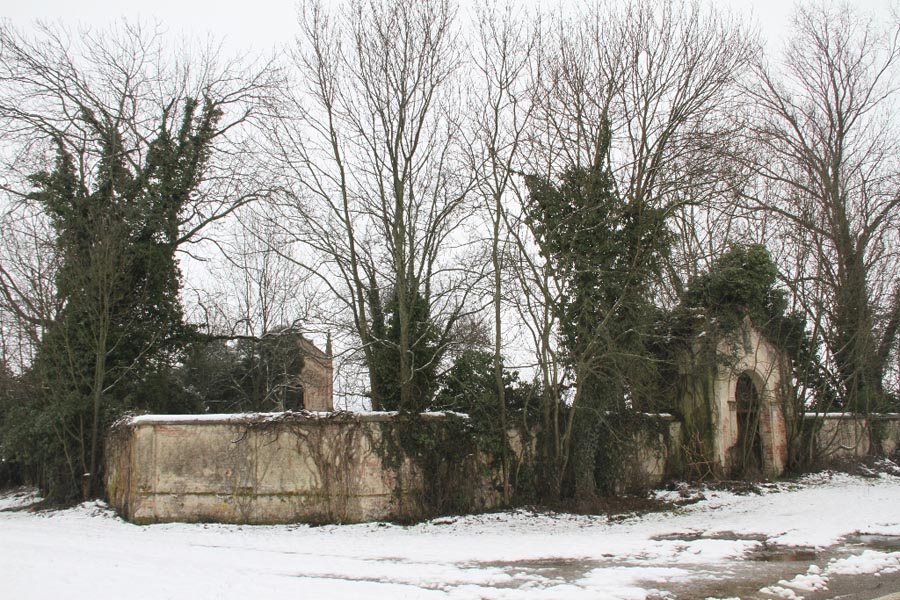 Cimitero di Darola
