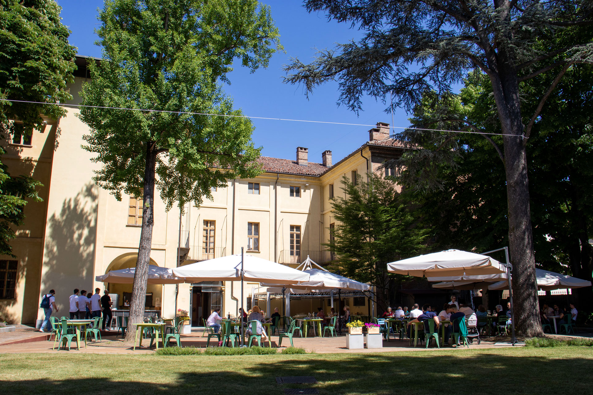 La Signora in Rosso Palazzo Crova